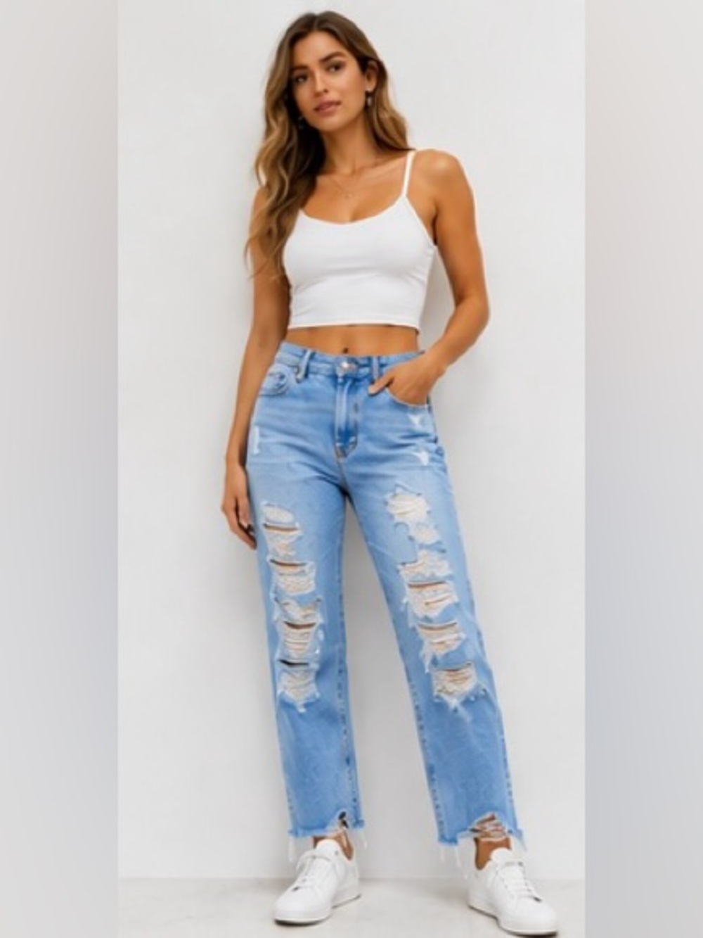 American Eagle Size 2 Short Light Wash Distressed Ripped Stretch Jeans